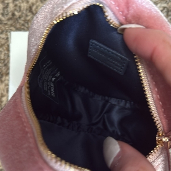 NIB Miu Miu Perfumes Collection Round Velvet Wristlet With Gold Chain - Picture 6 of 12